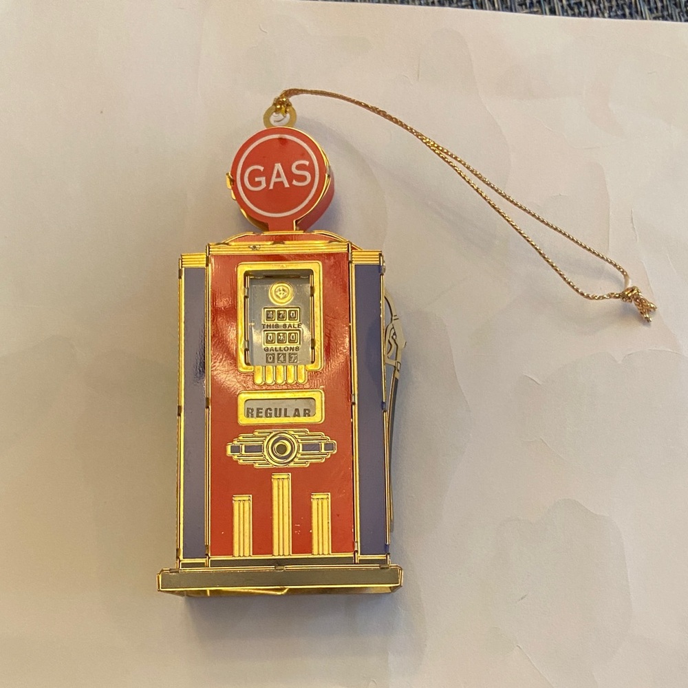 ChemArt Vintage Gas Pump metal Ornament new